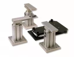 Image MT-1000/MT-2000/MT-2200 Systèmes de translation du microscope et 3 supports indépendants